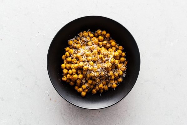 crispy cacio e pepe chickpeas | i am a food blog