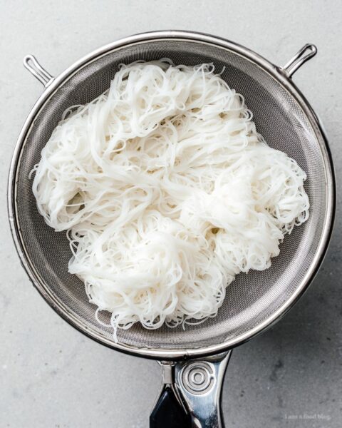 Bún Bò Xã Ớt - Vietnamese Lemongrass Beef Recipe | www.iamafoodblog.com