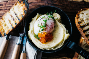 poached egg on potatoes recipe - www.iamafoodblog.com